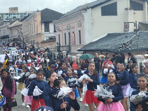 Quito vibró con el Corso de Carnaval en el centro de la capital