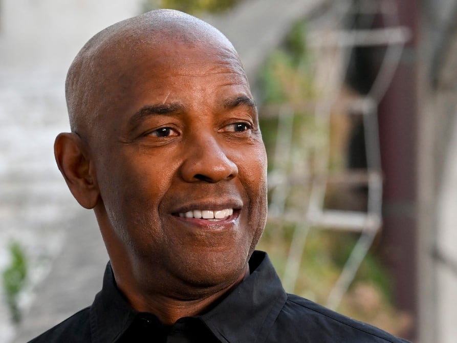 Denzel Washington se bautiza y obtiene una licencia de ministro