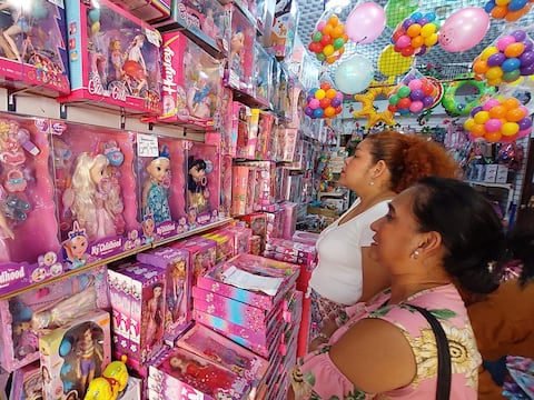 ‘Por ahora, la gente está cotizando’: comerciantes de juguetes esperan repunte en ventas con el pago del décimo y la quincena