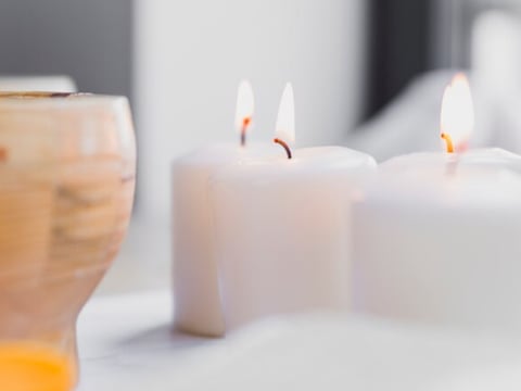 Activa la buena suerte: poderoso ritual con una vela blanca para atraer energías positivas a tu hogar