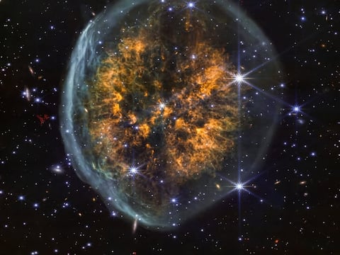“La nebulosa del cráneo expuesto”: La NASA comparte la peculiar forma de una estrella moribunda