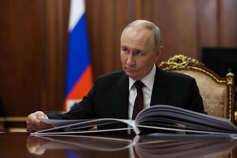Vladimir Putin acude a los oligarcas para rescatar la economía rusa en medio de la guerra