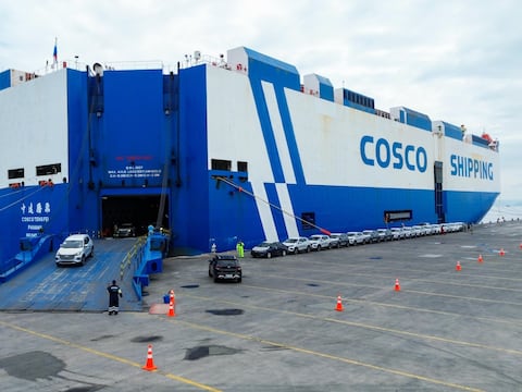 Asociación de Empresas Automotrices rechaza tasa de empresa municipal para movilizar autos nuevos desde puerto de Manta