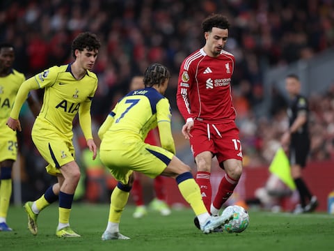 Liverpool deja escapar la victoria en el final y empata 1-1 con Tottenham en la Premier League