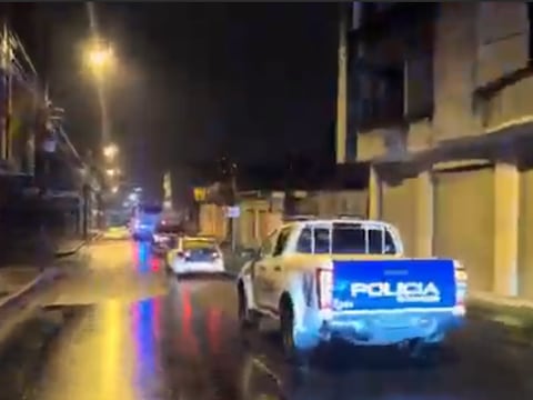 Conductor sostuvo que habría sido víctima de intento de secuestro para que no lo detuvieran en toque de queda en Santo Domingo de los Tsáchilas