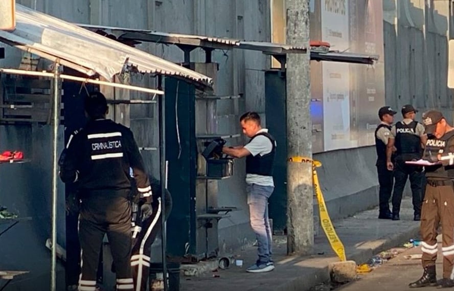Balacera en la puerta del cementerio general deja un hombre fallecido y dos policías heridos