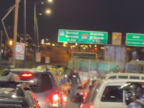 Tráfico colapsado en Puente de la Unidad Nacional durante toque de queda