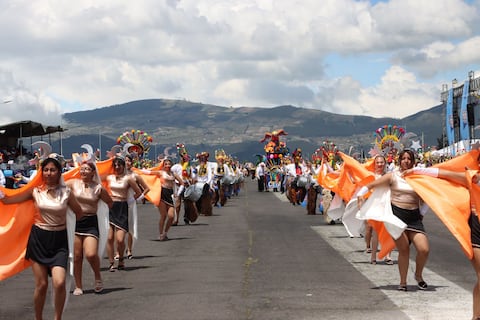 Quito festeja bajo tensión: 52 eventos suspendidos revelan una contratación pública colapsada, según expertos