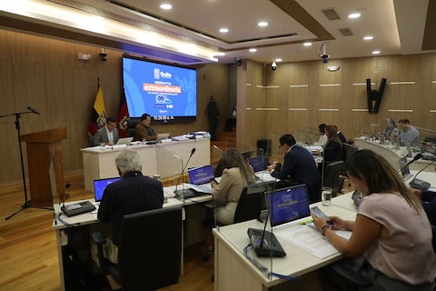 Concejo de Quito aprueba presupuesto de más de $ 1.000 millones para 2026: movilidad concentra más de la mitad de la inversión