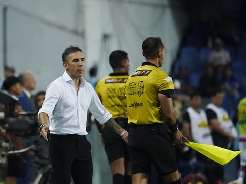 ‘Afuera hay miles de personas que se ponen felices solo con verlos saltar a la cancha’: las palabras de aliento del DT Vicente Sánchez a los jugadores de Emelec