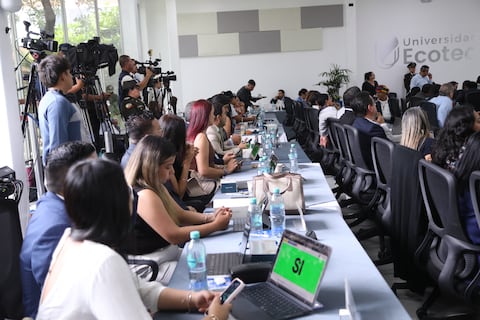 Además de la suspensión, Asamblea exhorta a Roberto Cuero a disculparse por altercado con militares en Guayaquil