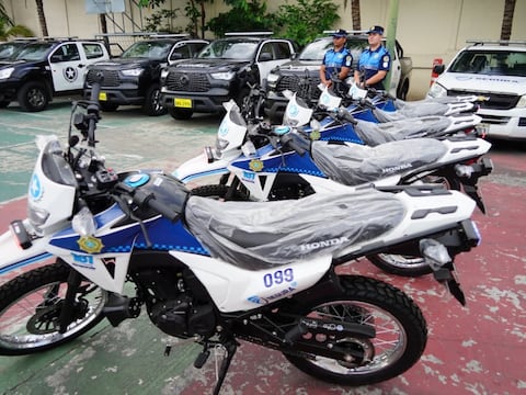 Guayaquil invierte 1,5 millones de dólares en 40 camionetas y 50 motos para la seguridad
