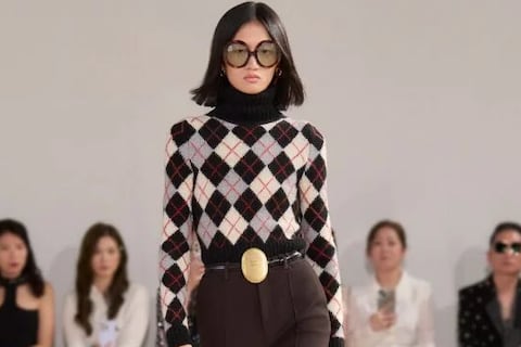 Descubre el estilo Gstaad, sin pantalones anchos, y cómo llevarlo este 2026