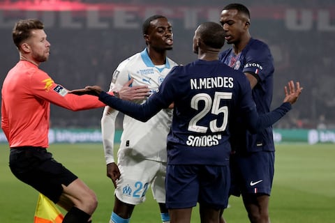 Con Willian Pacho, el Paris Saint-Germain se queda con el clásico y la punta de la Ligue One de Francia