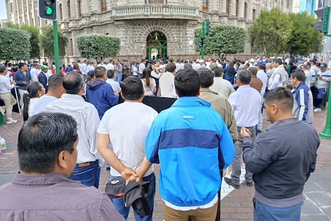 Taxistas de Ambato realizan marcha y concretan acuerdos con autoridades durante cita