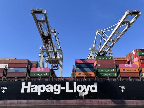 El estrecho de Ormuz se reactiva tras la tregua: el tráfico marítimo comienza a moverse tras una caída del 97 %