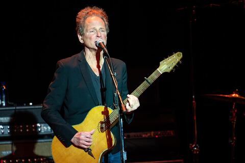 Lindsey Buckingham, de Fleetwood Mac, fue atacado por una mujer en Los Ángeles