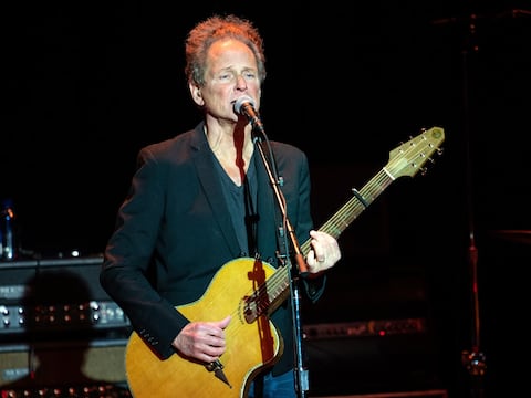 Lindsey Buckingham, de Fleetwood Mac, fue atacado por una mujer en Los Ángeles