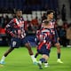 Paris Saint-Germain, con Willian Pacho de titular, gana al Estrasburgo y es líder de la Ligue 1 de Francia