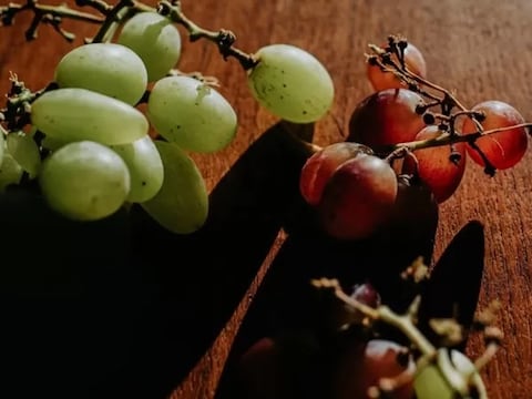 ¿El secreto de la eterna juventud? Científicos revelan por qué las uvas podrían ser el próximo ‘superalimento’ para la piel
