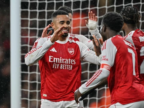 Arsenal, sin Piero Hincapié, despacha al Wigan en media hora y avanza a octavos de FA Cup