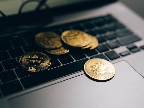 Más de $ 2.500 millones congelados tras hackeo a plataforma de criptomonedas Binance
