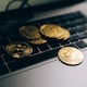 Más de $ 2.500 millones congelados tras hackeo a plataforma de criptomonedas Binance