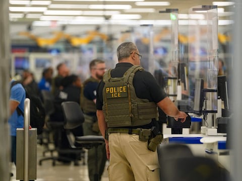 “Todavía no han visto nada”: el zar de migración de Trump advierte que este año “vienen deportaciones masivas”