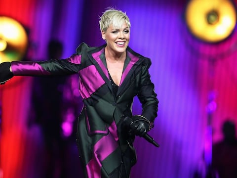 La cantante Pink recibió el 2026 internada en el hospital tras una cirugía en el cuello