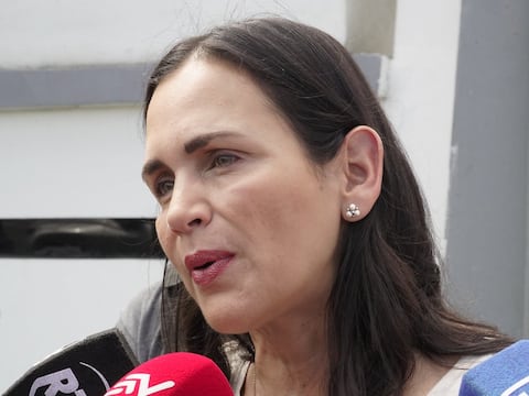‘El río Daule ahorita es una cloaca porque el mismo Municipio bota todo sin tratar’, dice ministra durante toma de muestras