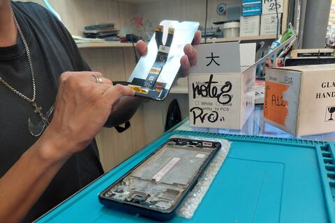 Celulares también ‘sufren’ los efectos del invierno: en Guayaquil puede costar hasta $ 200 reparar dispositivos expuestos al agua