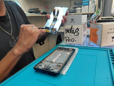 Celulares también ‘sufren’ los efectos del invierno: en Guayaquil puede costar hasta $ 200 reparar dispositivos expuestos al agua