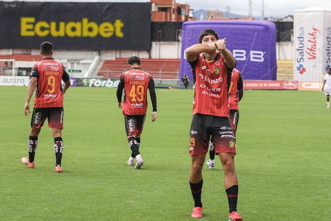 Deportivo Cuenca supera a Técnico Universitario en polémico partido