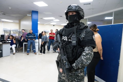 Allanamientos en CNEL dejan 50 retenidos en Guayas, Azuay y Santa Elena, confirma Reimberg