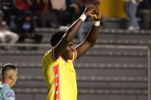 Histórica goleada por 8-0 de Aucas a Delfín SC para meterse en la pelea por el cupo a Copa Sudamericana
