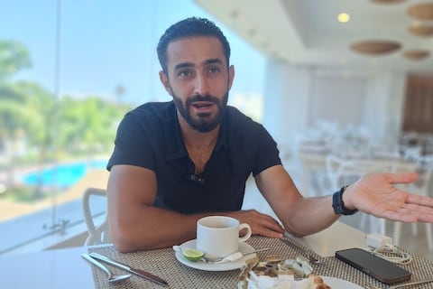 De Irán al Delfín SC: la historia de Ahmad Tayarani, el entrenador que dibujó una cancha para cambiar su vida