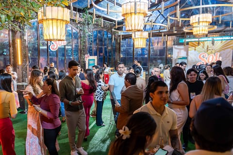 Luz, música y buena vibra: así se vivió el lanzamiento de Cerveza Sol