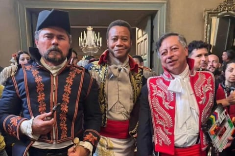 Gustavo Petro es visto en el rodaje de una película