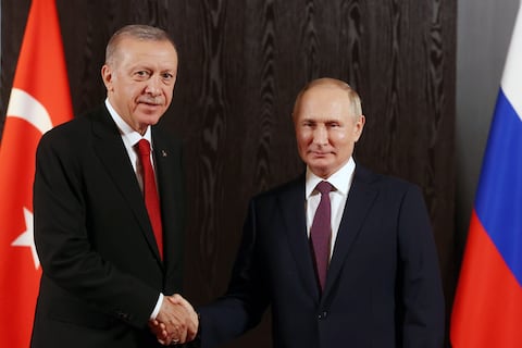 Presidente Erdogan le dice a Vladimir Putin que están dispuestos a facilitar negociaciones de paz con Ucrania