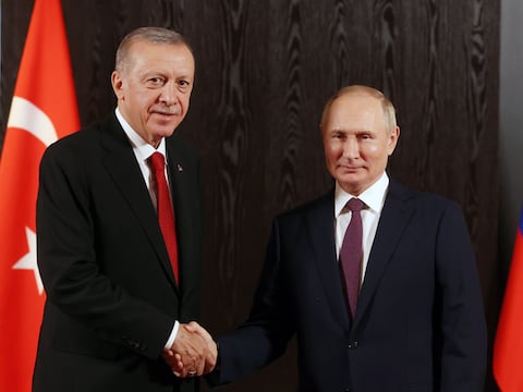 Presidente Erdogan le dice a Vladimir Putin que están dispuestos a facilitar negociaciones de paz con Ucrania