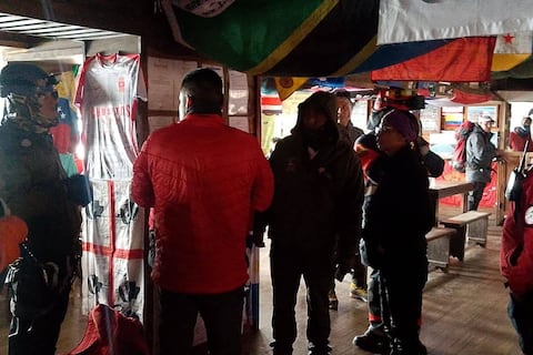Ocho personas fueron rescatadas del volcán Cotopaxi con hipotermia leve