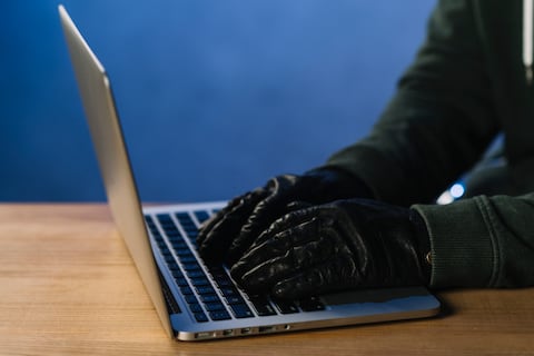 Booking alerta de un ciberataque que habría comprometido datos de clientes