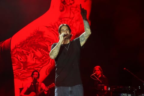 Melendi hizo vibrar a Samborondón bajo la lluvia con todos sus clásicos