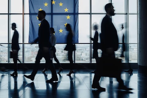 “Oficinas fantasma” y edificios cerrados: la nueva imagen de las ciudades europeas para frenar el precio del gas