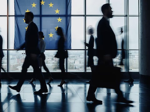 “Oficinas fantasma” y edificios cerrados: la nueva imagen de las ciudades europeas para frenar el precio del gas