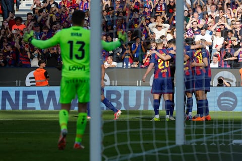 FC Barcelona golea al Levante y recupera liderato de La Liga