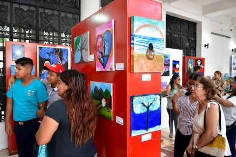 “Arte y Discapacidad”: pinturas, esculturas y maquetas elaboradas durante meses por jóvenes creadores en la Biblioteca Municipal