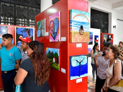 “Arte y Discapacidad”: pinturas, esculturas y maquetas elaboradas durante meses por jóvenes creadores en la Biblioteca Municipal