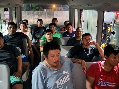 ‘Sus heridas no son tan graves’: Las primeras imágenes de los pescadores rescatados que ya toman contacto con sus familiares en Manta