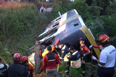 Un fallecido y seis heridos en siniestro de bus interprovincial en la vía Quinindé–La Concordia